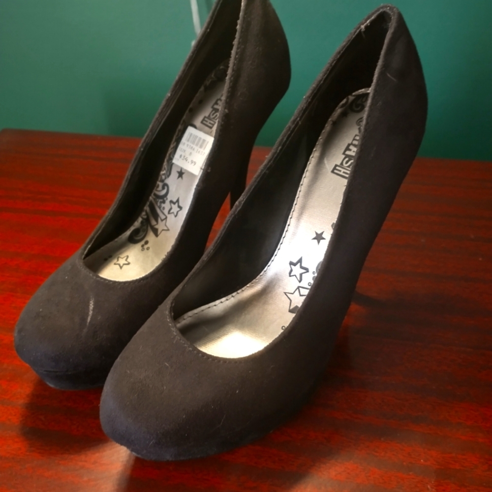 New Trash black faux suede heels size 8